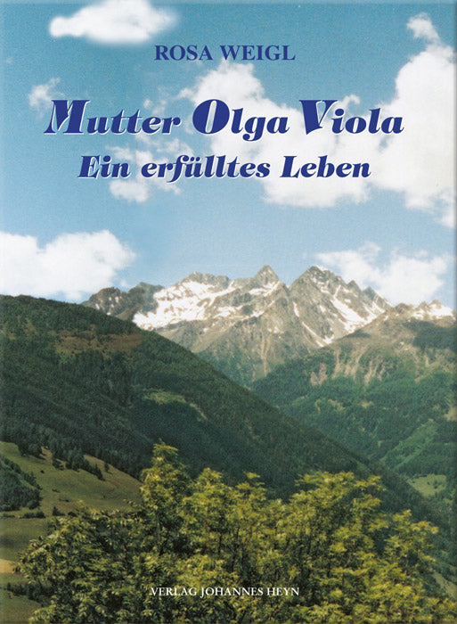 Buchcover Berglandschaft mit Buchtitel und Namen der Autorin im blauen Himmel